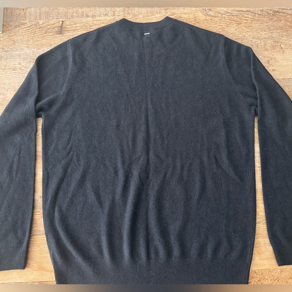 VUORI Men's 100% Cashmere Sweater Black Size Large with Raiders Logo - Picture 2 of 6